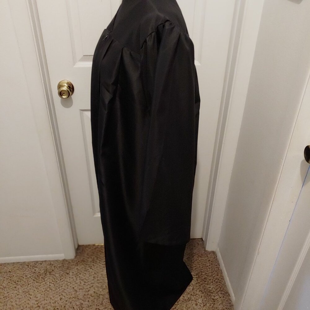 Black Graduation/Commencement. Robe - Picture 3 of 4